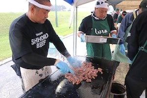 ジューシーなしほろ牛は毎年大人気！！